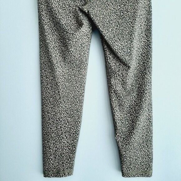 GAP Fit Eclipse Athletic Crop Leggings Dot Patern Regular Sz M - Picture 9 of 12